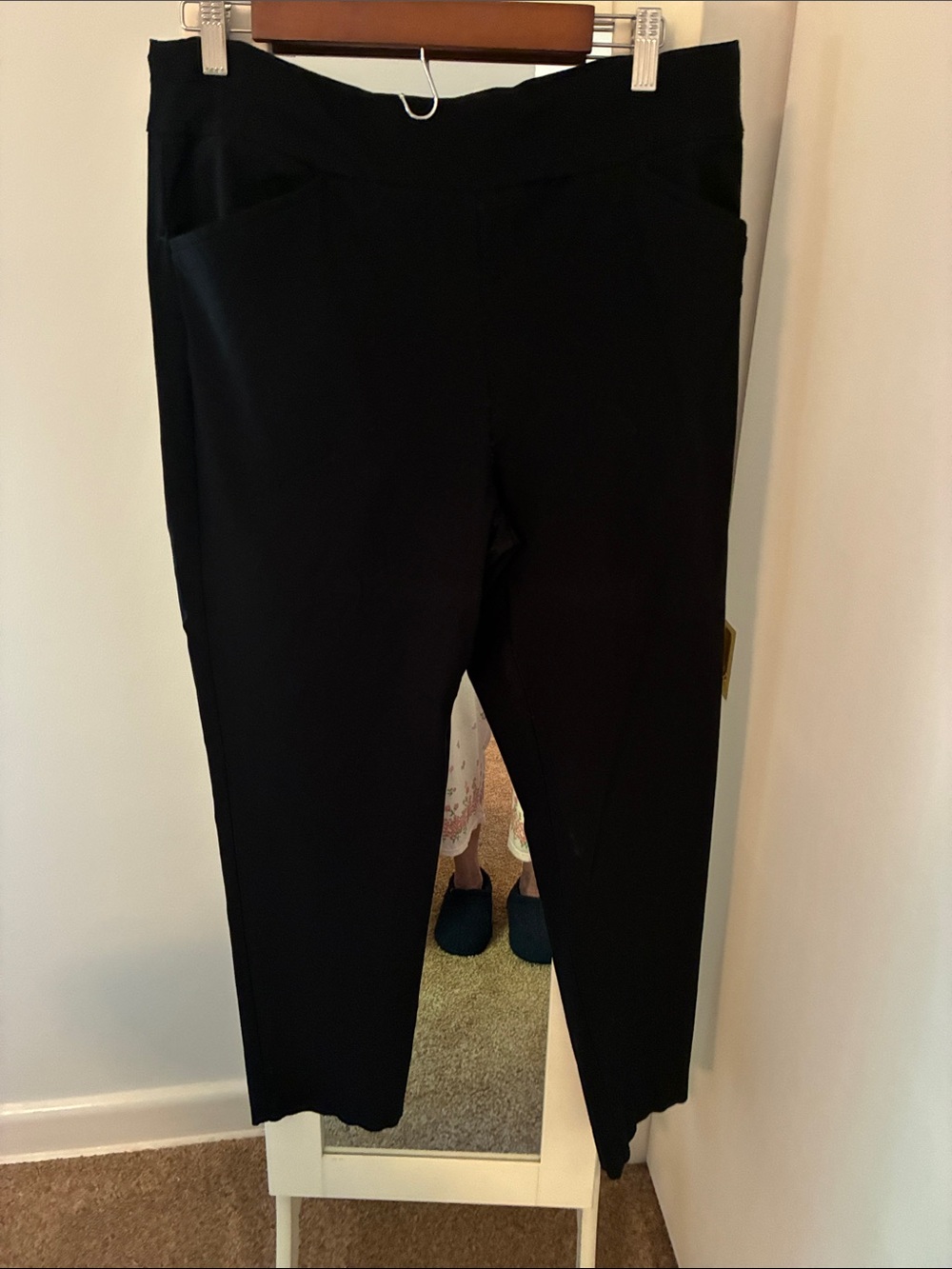 Chico's Black Cropped Pull-On Stretch Ankle Pants